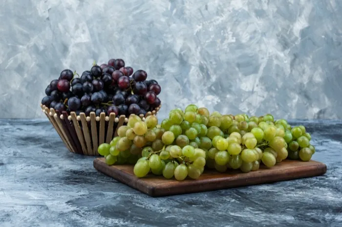 Thompson Seedless grape bunches